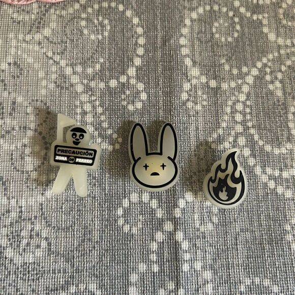 Croc Charms bad bunny set of 3 new glow in the dark - Picture 1 of 2